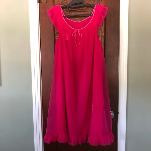 Vintage 1970s Magenta Embroidered Babydoll Nightgown size S/M - Picture 1 of 6